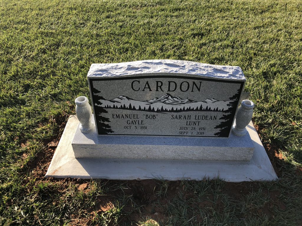 Grave Marker for Bob Gayle and Sarah LuDean Cardon