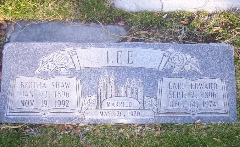 Earl Edward and Bertha Mary Shaw Lee grave marker