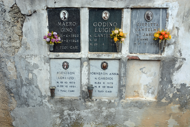 Roccapiatta Grave Markers